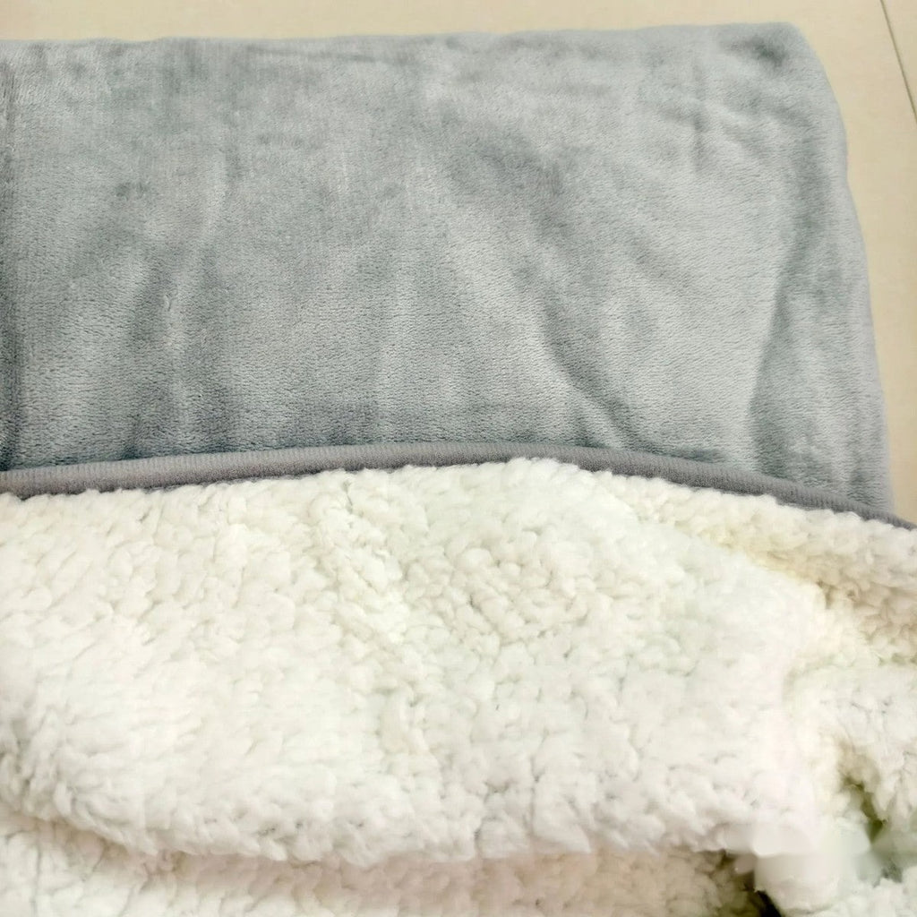 Calming sherpa dog blanket, light grey – PetsZeno